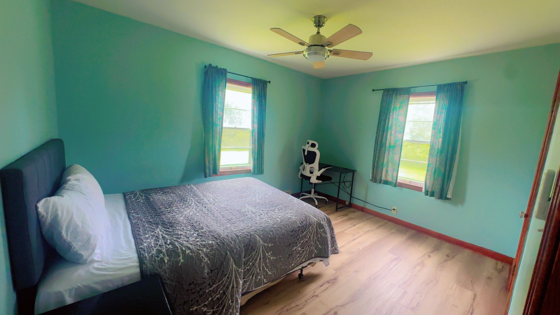 3 bedrooms, iron/ironing board, free WiFi, bed sheets