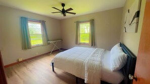 3 bedrooms, iron/ironing board, free WiFi, bed sheets