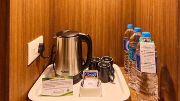 Family Suite, Non Smoking, Pool View | Room amenity