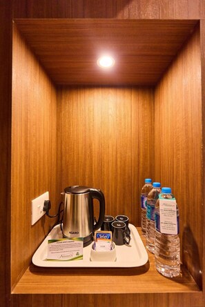 Suite Familiale, non-fumeur, vue piscine | Équipements de la chambre