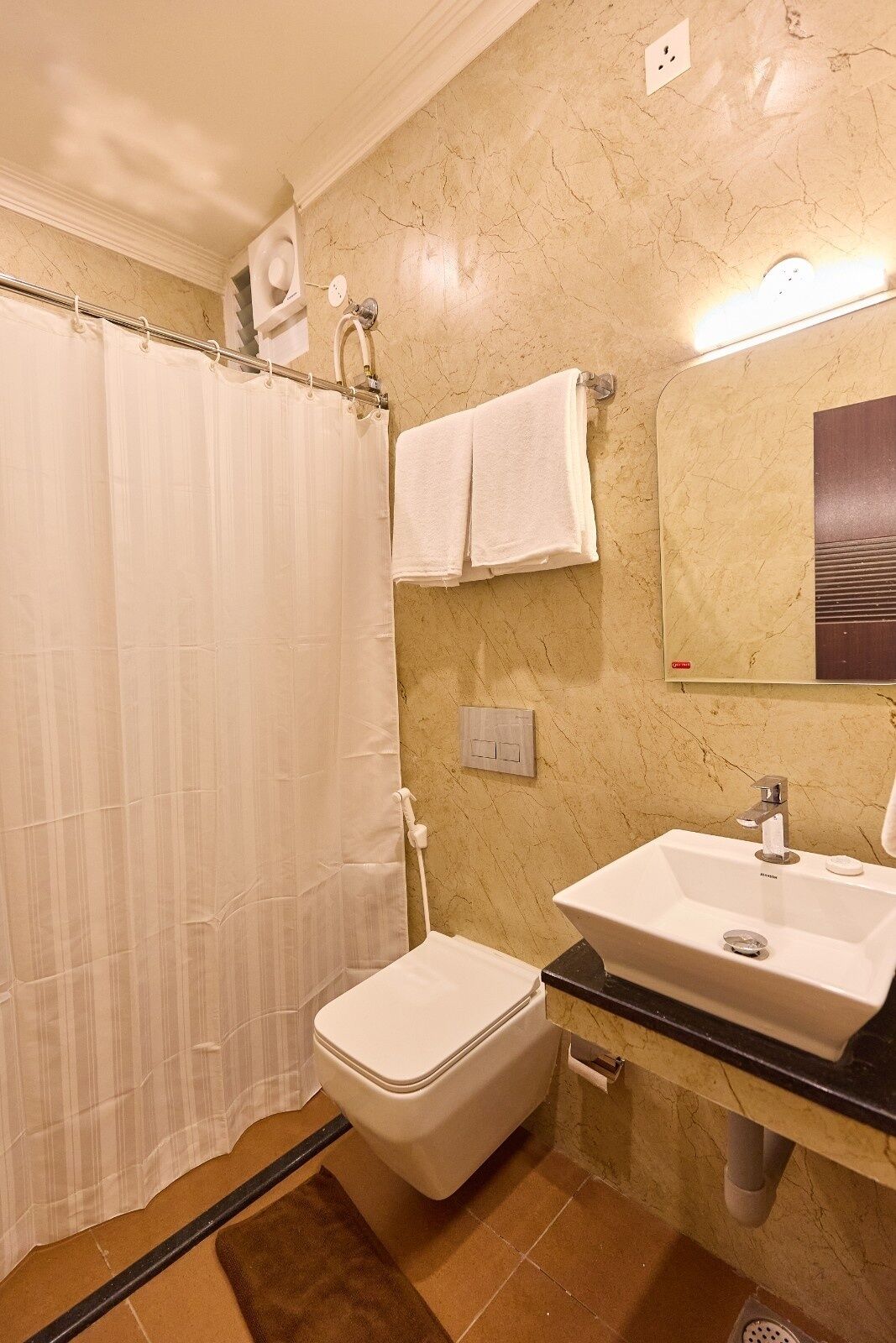 Family Suite, Non Smoking, Pool View | Bathroom