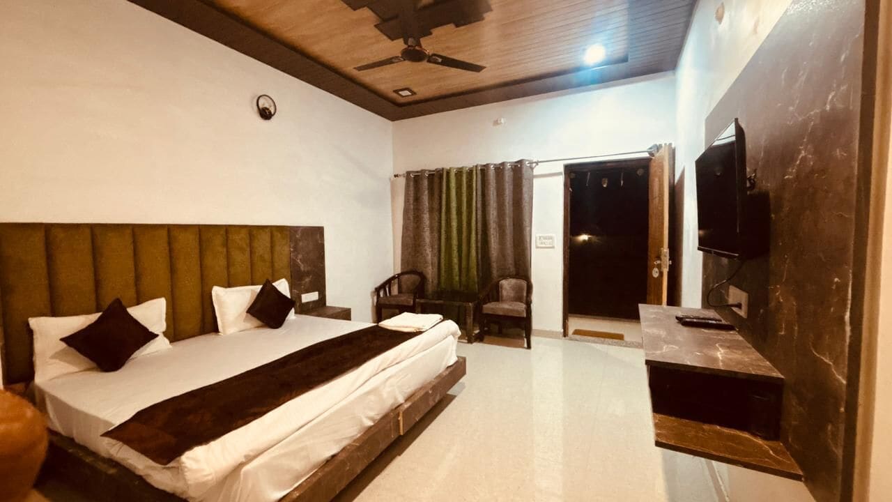 Superior Room, Balcony, Garden View | Desk, laptop workspace, soundproofing, free WiFi