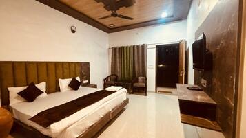 Desk, laptop workspace, soundproofing, free WiFi