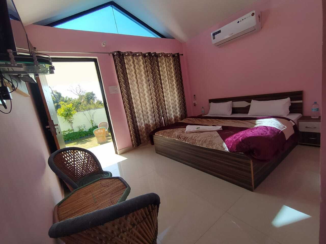 Deluxe Double Room, Balcony, Garden View | Desk, laptop workspace, soundproofing, free WiFi