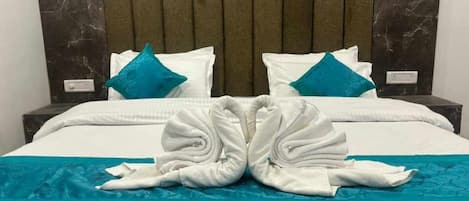 Superior-Zimmer, Balkon, Gartenblick | Schreibtisch, laptopgeeigneter Arbeitsplatz, schallisolierte Zimmer