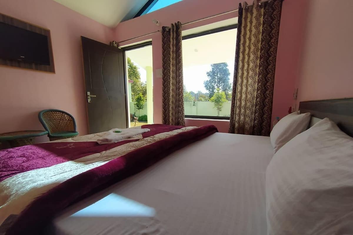 Deluxe Double Room, Balcony, Garden View | Desk, laptop workspace, soundproofing, free WiFi