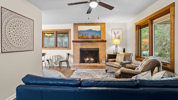 Unclassified image, 1 of 28, button - The Bobs Creek Retreat (Zirconia)