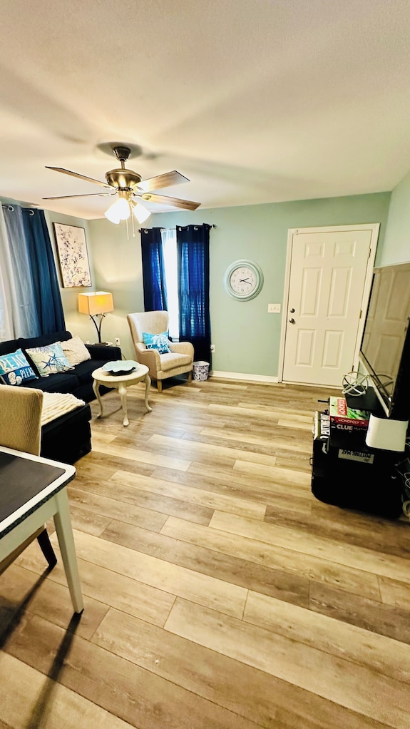 Marvelous 3-bedroom House Close To The Beach In Peaceful Navarre - Navarre, FL