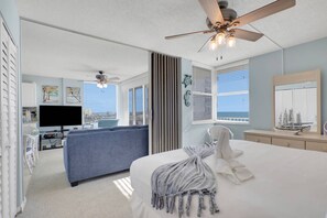 1 bedroom, iron/ironing board, free WiFi, bed sheets - Beautiful 9th Floor Beach Condo, Gulf Views, Sunrise & Sunset Views! Pool, Tennis & Pickle Ball! (Fort Myers Beach)