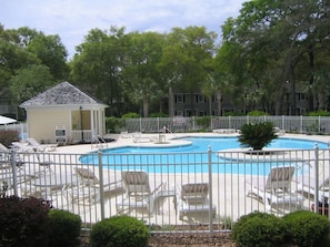 Pool - Family friendly 3-bedroom townhome with large sunroom in St. Simons Island (St. Simons Island)