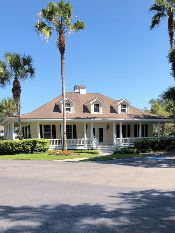 Exterior - Family friendly 3-bedroom townhome with large sunroom in St. Simons Island (St. Simons Island)