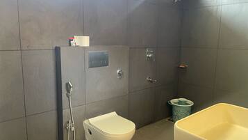 Deluxe Double or Twin Room, 1 King Bed, Patio, Mountain View | Bathroom | Shower, slippers, towels, shampoo