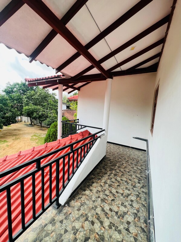 Deluxe Double Room, Garden View | Terrace/patio - Yala Mangora Inn (Tissamaharama)