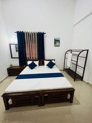 Standaard tweepersoonskamer | Een strijkplank/strijkijzer