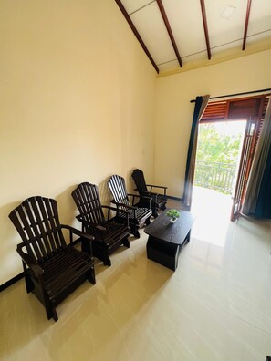 Interior detail - Yala Mangora Inn   (Tissamaharama)