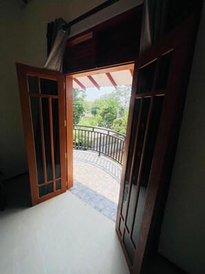 Interior detail - Yala Mangora Inn   (Tissamaharama)