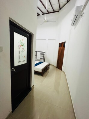 Deluxe Double Room, Garden View | Iron/ironing board - Yala Mangora Inn (Tissamaharama)