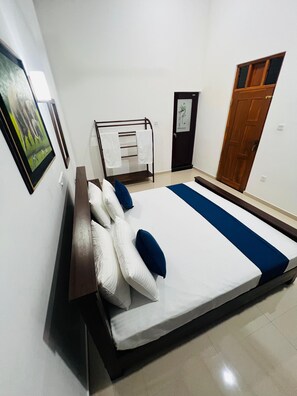 Standard Double Room - Yala Mangora Inn (Tissamaharama)