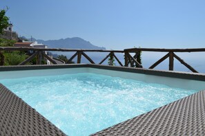 Outdoor spa tub - Antico Sogno 8 exclusive property with jacuzzi and parking space near Amalfi (Amalfi)