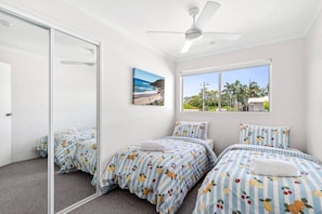 Iron/ironing board, WiFi, bed sheets - Unit 4 - Noosaville Riverside Hideaway Lush gardens & River (Noosaville)