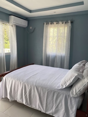 1 habitación, tabla de planchar con plancha, wifi y ropa de cama 