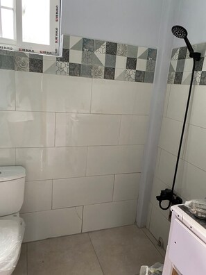 Bruser, hårtørrer, håndklæder, Sæbe