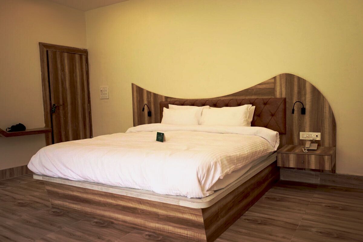 In-room safe, desk, iron/ironing board, free WiFi