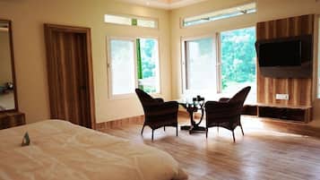 In-room safe, desk, iron/ironing board, free WiFi