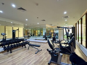 Gym - Brand New Stylish Unit near Circle Mall (Dubai)