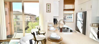 Stylish 2BR Foothill Escape in Irvine