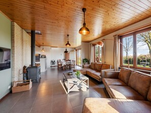 TV, table football - Luxury wooden house with spa bath and garden (Zwevezele)