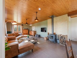 TV, table football - Luxury wooden house with spa bath and garden (Zwevezele)