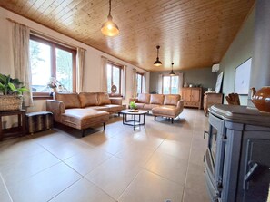 Fernseher, Tischfußball