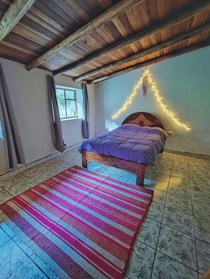 Desk, iron/ironing board, free WiFi, bed sheets - Cozy 2-bedroom cabin in Ollantaytambo (Cusco)