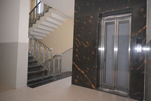 Elevator - Parmanand Bhawan (Vrindavan)