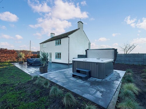 Hill House - UK49727