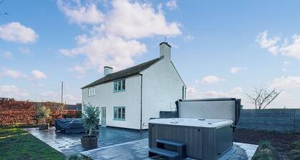 Hill House - UK49727