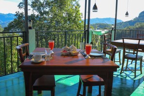 Dagelijks continentaal ontbijt (USD 10 per persoon)