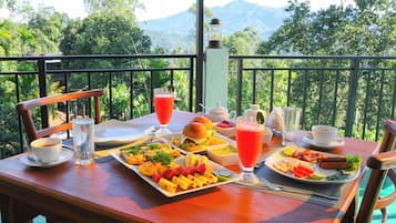 Daily continental breakfast (USD 10 per person)