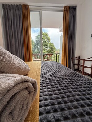 Basic Room | Bahagian luar