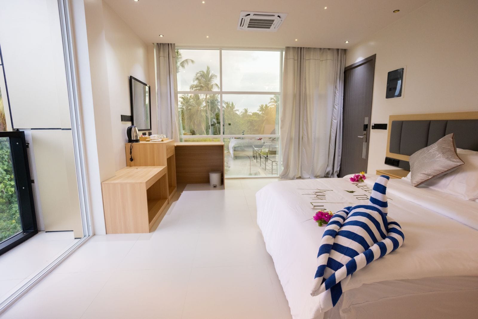 Lúxusherbergi með tvíbreiðu rúmi | Skrifborð, vinnuaðstaða fyrir fartölvur, ókeypis þráðlaus nettenging