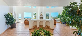 Beachfront, deck, hot tub, sauna, dog-friendly, 2026 remodel