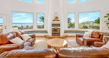 Beachfront, deck, hot tub, sauna, dog-friendly, 2026 remodel