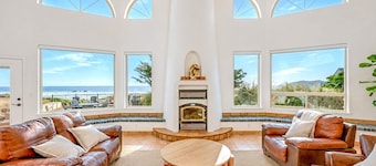Beachfront, deck, hot tub, sauna, dog-friendly, 2026 remodel