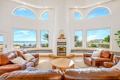 Beachfront, deck, hot tub, sauna, dog-friendly, 2026 remodel