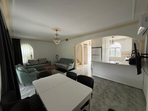 Huvila, vuoristonäköala | Oleskelualue