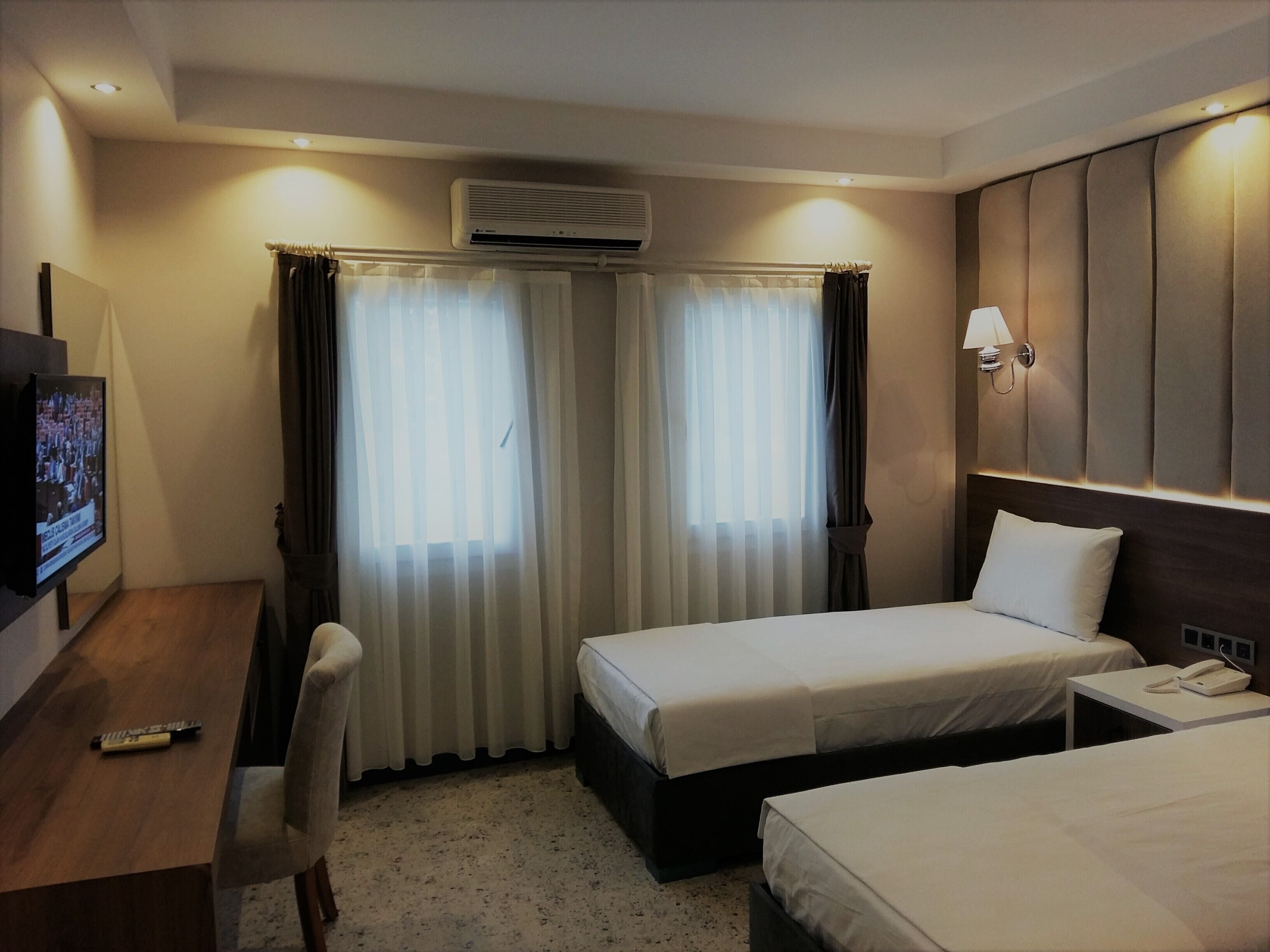 スタンダード トリプルルーム ガーデンビュー | セーフティボックス (室内)、遮光カーテン、アイロン / アイロン台、WiFi (無料)