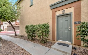 Exterior detail - Perfect 2-bedroom townhome with AC in quaint Chandler (Chandler)