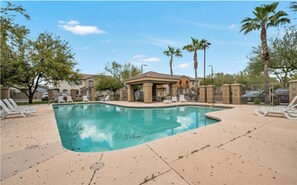 Pool - Perfect 2-bedroom townhome with AC in quaint Chandler (Chandler)