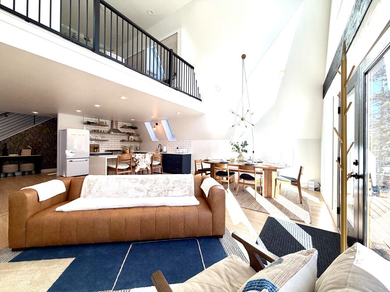 Televisión y chimenea 